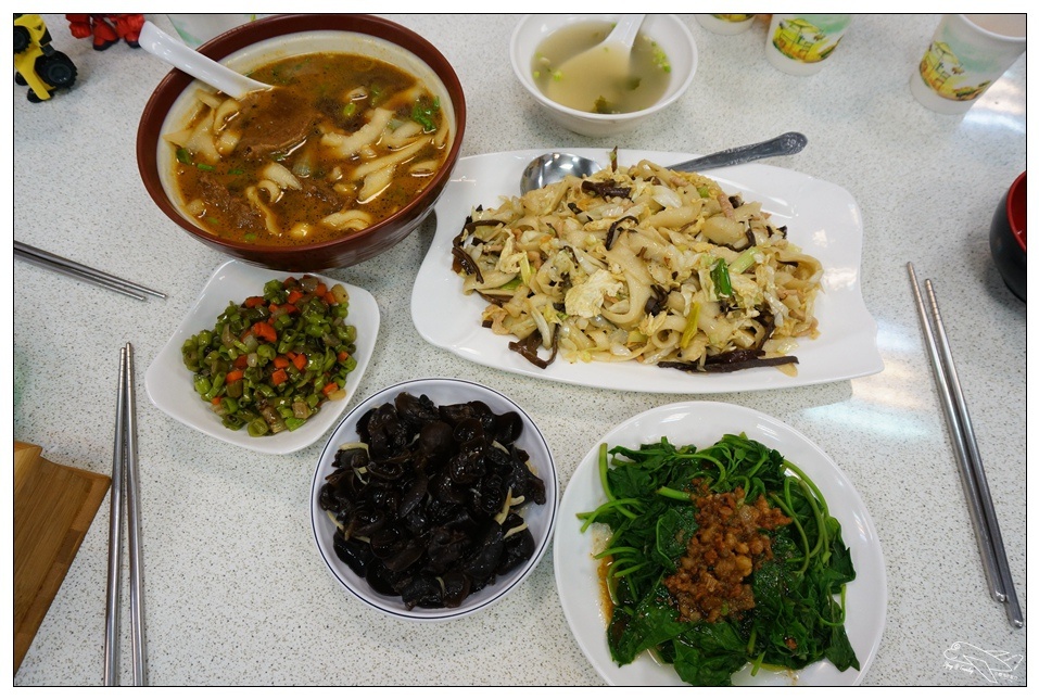 [新店美食]口品小館。新店好吃刀削麵專家。值得品嘗的中央新村美食～