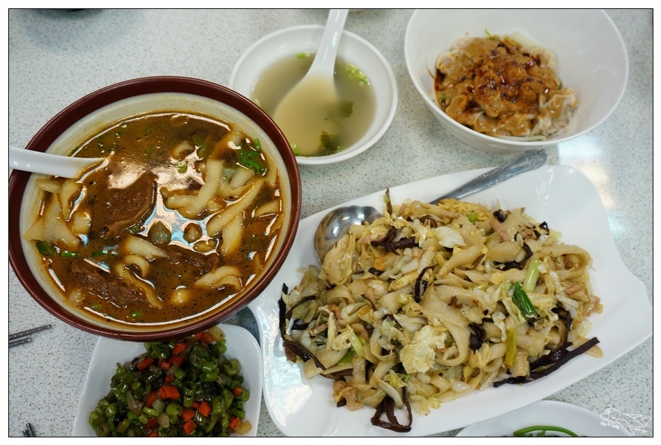 [新店美食]口品小館。新店好吃刀削麵專家。值得品嘗的中央新村美食～