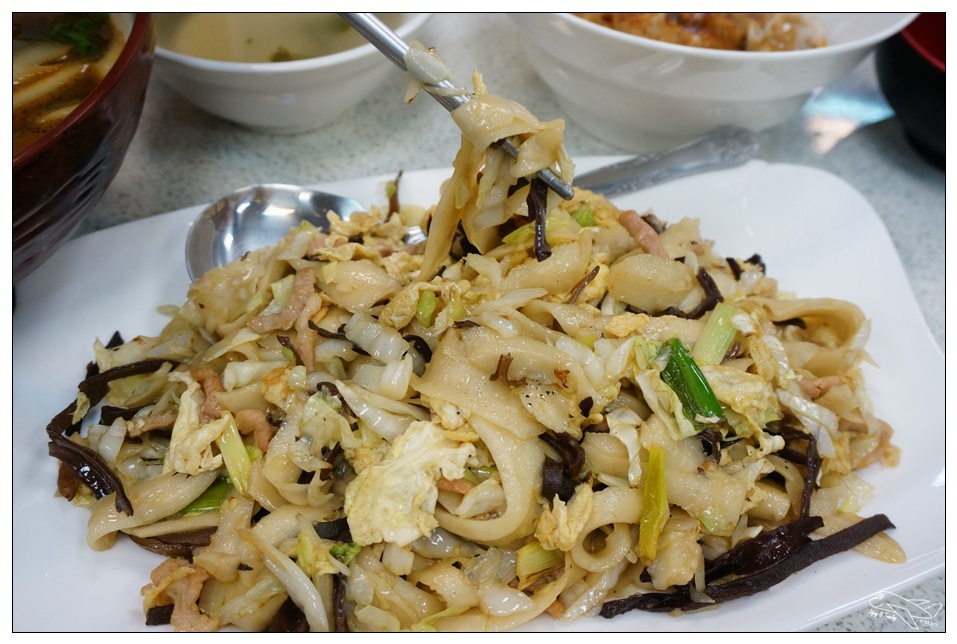 [新店美食]口品小館。新店好吃刀削麵專家。值得品嘗的中央新村美食～