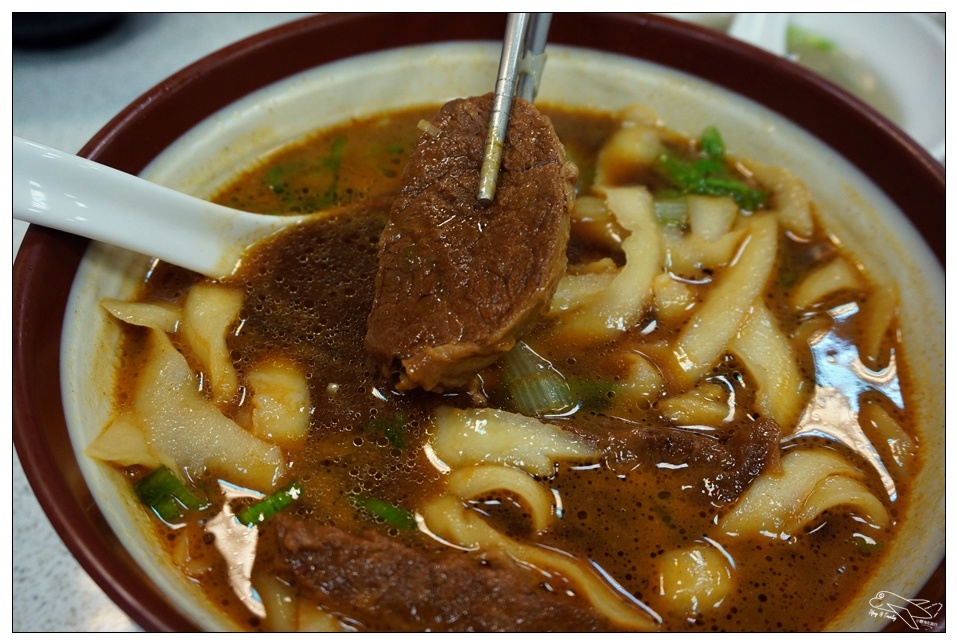 [新店美食]口品小館。新店好吃刀削麵專家。值得品嘗的中央新村美食～