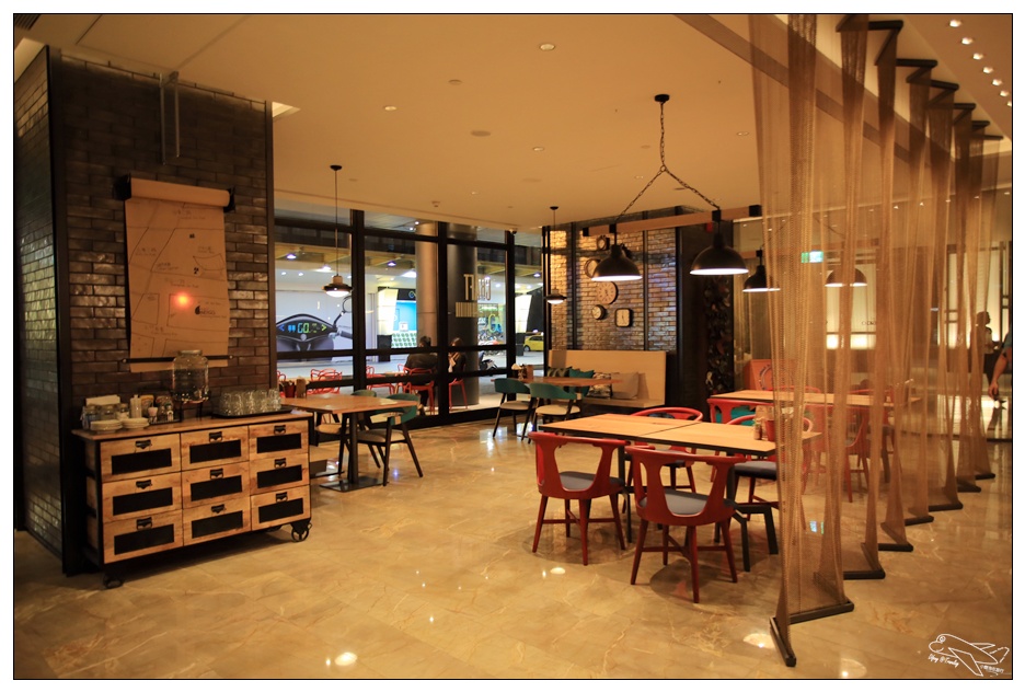 hotel indigo kaohsiung central park 高雄中央公園英迪格酒店，推出住二免一活動，平均2300元一晚喔～