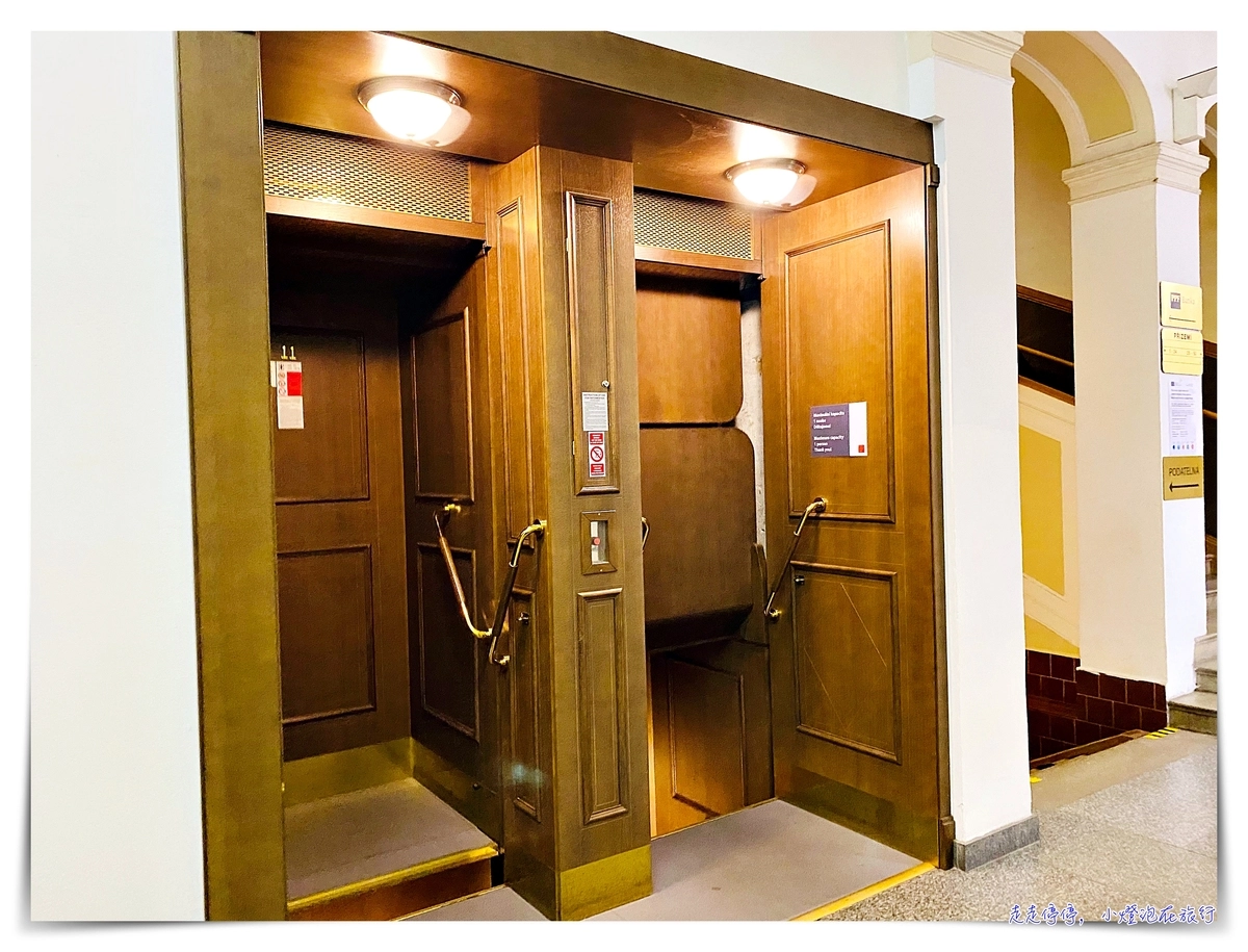 布拉格市政廳電梯｜New  prague City Hall 19世紀沒有門也不會停的神秘古老電梯Paternoster Elevator，搭乘秘訣大公開