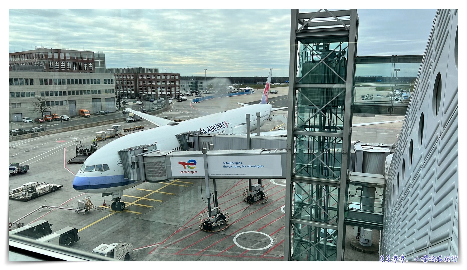 2023華航台北法蘭克福來回搭乘評價｜一本票接歐洲內陸線轉機、入關證照查驗流程、777-300搭乘感受