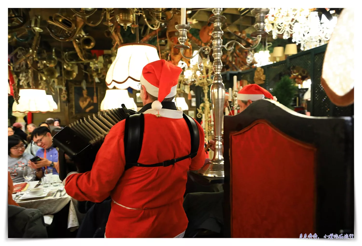 紅頂商人宴Marchfelderhof｜維也納周邊浮誇網美餐廳、名人教宗也到訪過的浮誇餐廳，聖誕晚宴、現場音樂演奏、好吃餐點，連廁所都很嗨～