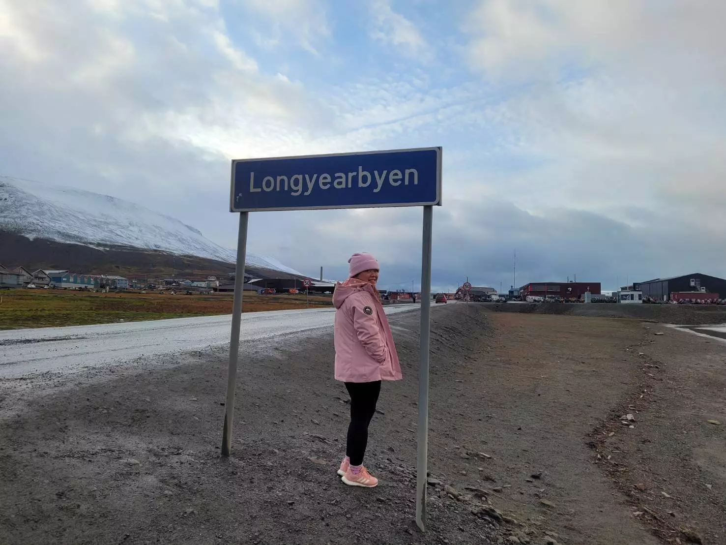 延伸閱讀：跨越50緯度的旅行｜Day4 在朗伊爾城散步、下雪、河邊、longyearbyen真的該來一趟，超酷超方便