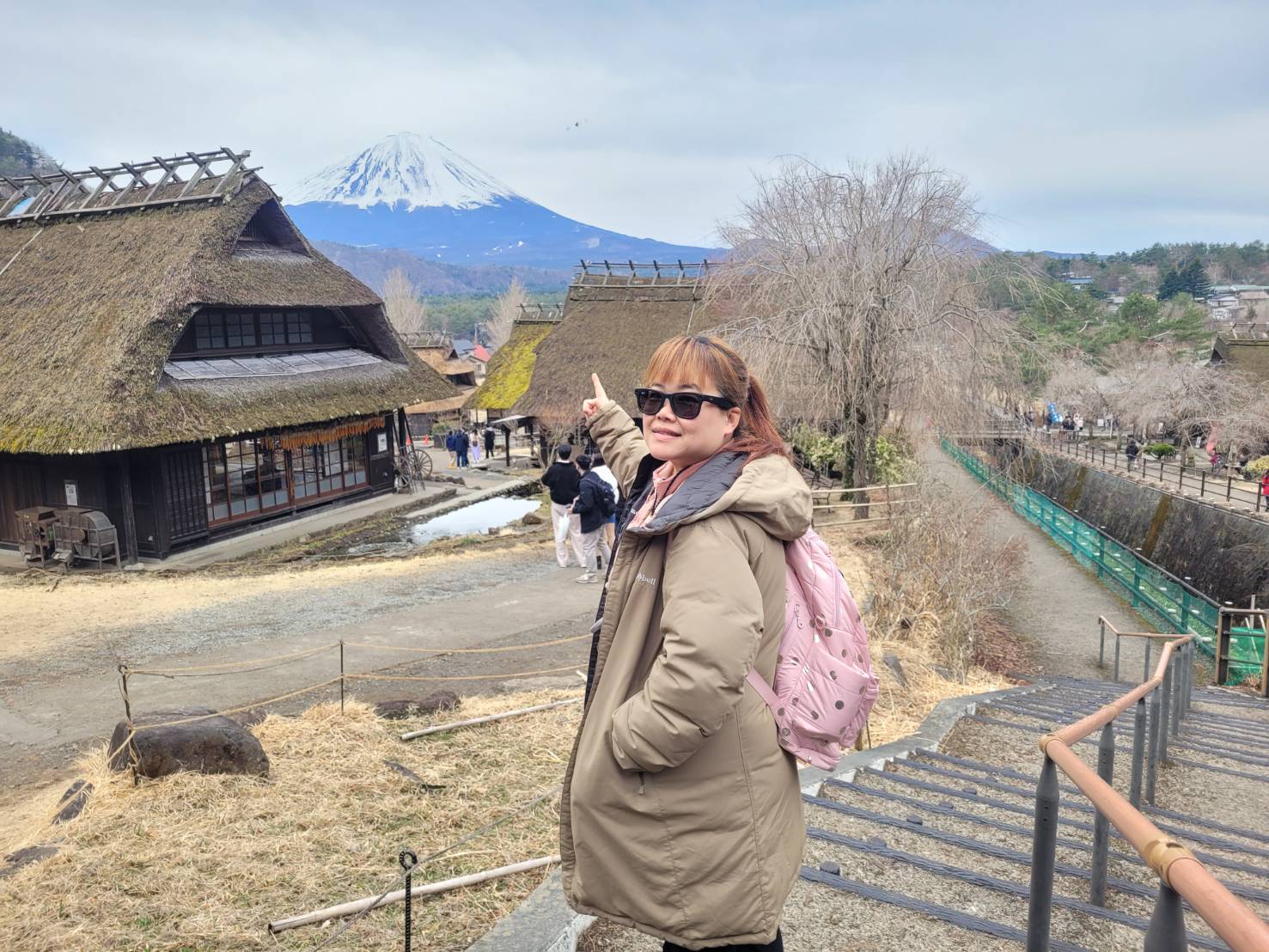 東京富士山一日遊｜新倉山淺間公園－富士吉田「本町街」－西湖療癒之鄉根場－忍野八海｜新宿出發 @走走停停，小燈泡在旅行