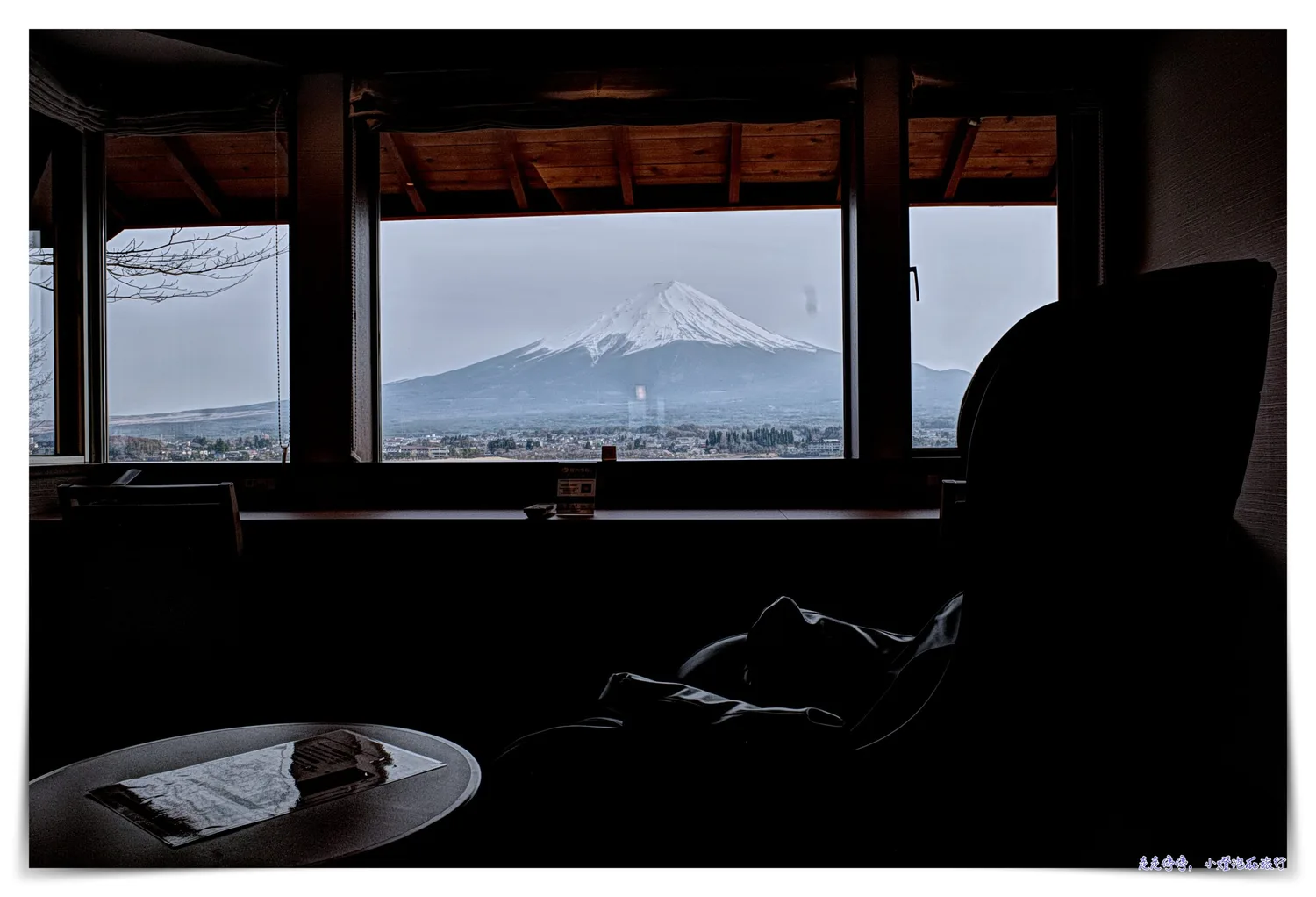 房間窗景看富士山住宿推薦｜Sunnide Resort Yamanashi，湖畔別邸 千一景
