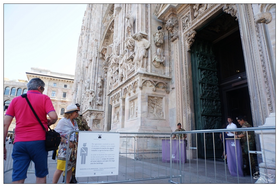米蘭大教堂|世紀經典景點・那一個早晨的米蘭主座教堂洗禮～Duomo di Milano