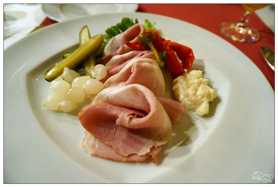 歐洲自助|布拉格鐘乳石餐廳Triton。用餐氣氛特殊、特殊節慶值得～