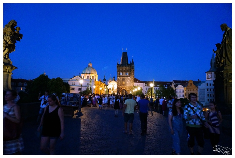 捷克自助|布拉格 CK小鎮四天三夜行程|住宿、交通、上網、採買、換匯、景點總整理～