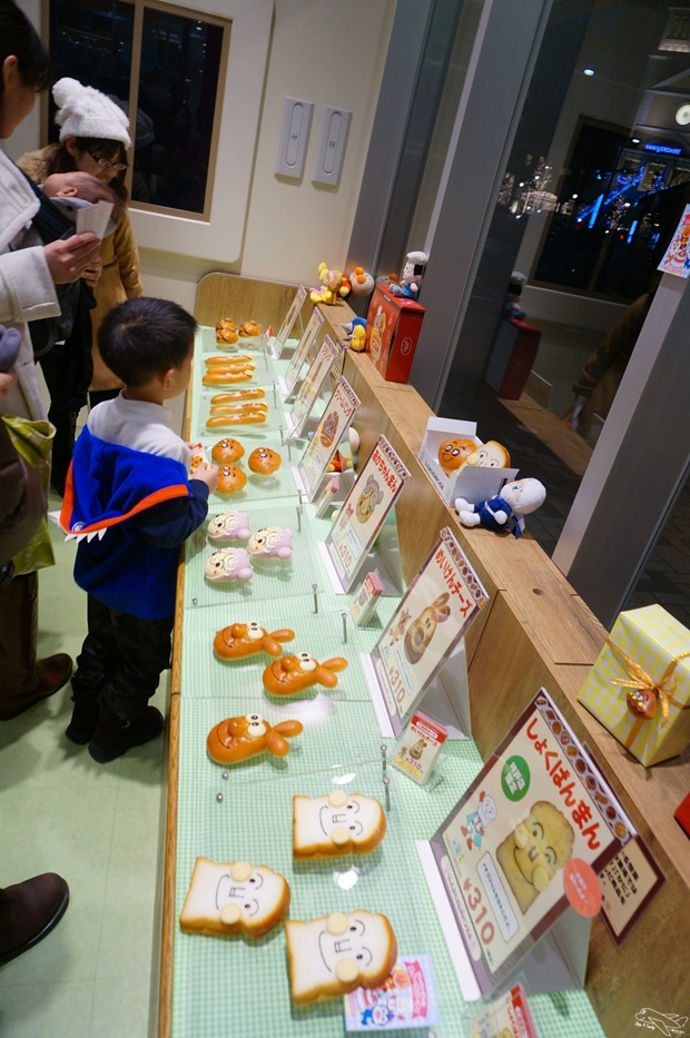 日本關西親子自助|神戶港、麵包超人博物館夜遊～搭配姬路城的好行程～可愛度破錶之必逛麵包超人購物中心！