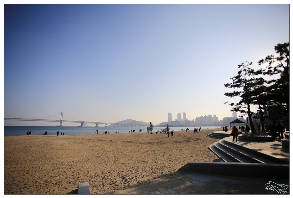 釜山自由行｜廣安里海水浴場，絕美市區美好沙灘、簡單、放鬆、度假感超高～地鐵2號線直達～
