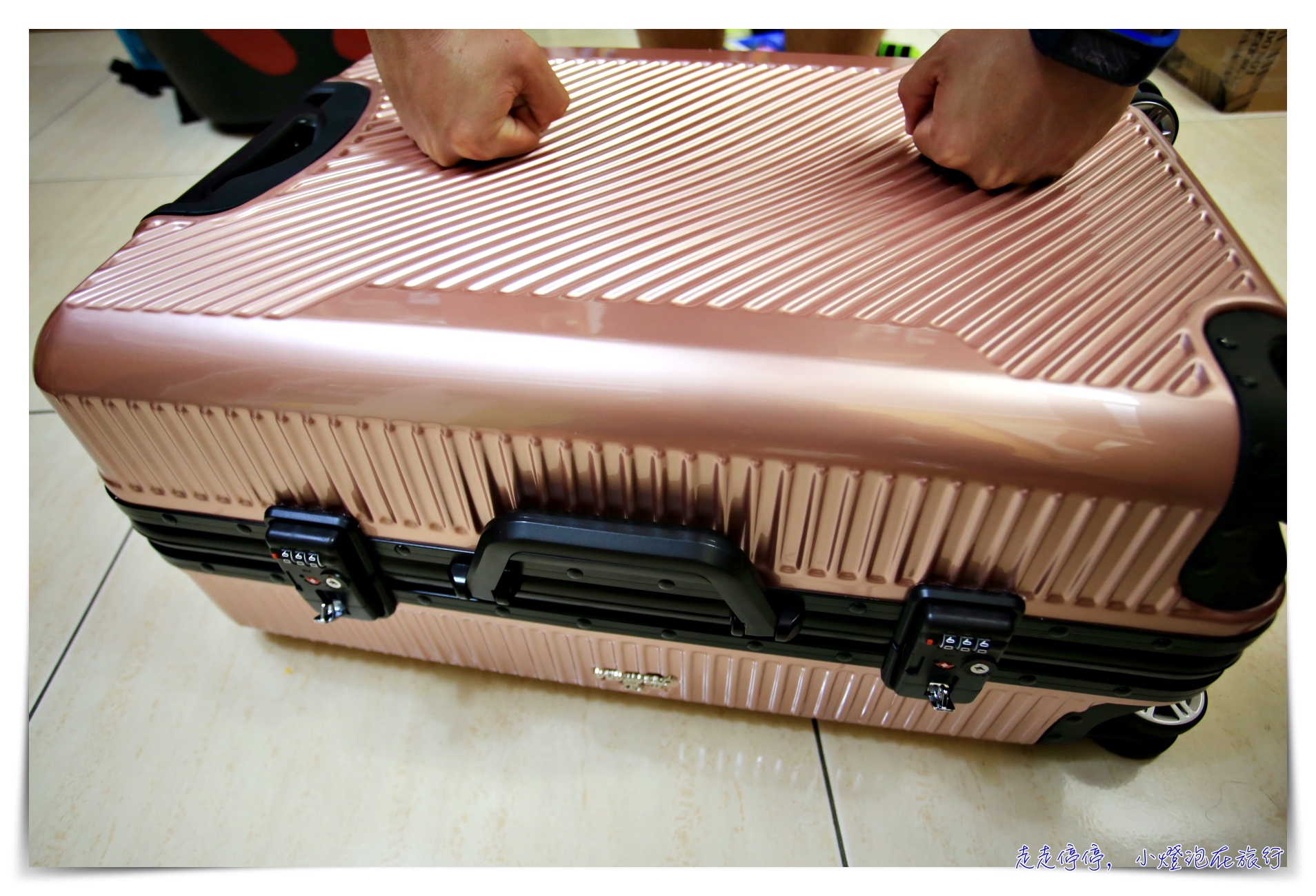 歐洲旅行行李箱裝什麼？行李箱必帶物品以及推薦使用的行李箱大小～航太斜紋鋁框避震輪旅行箱、行李箱