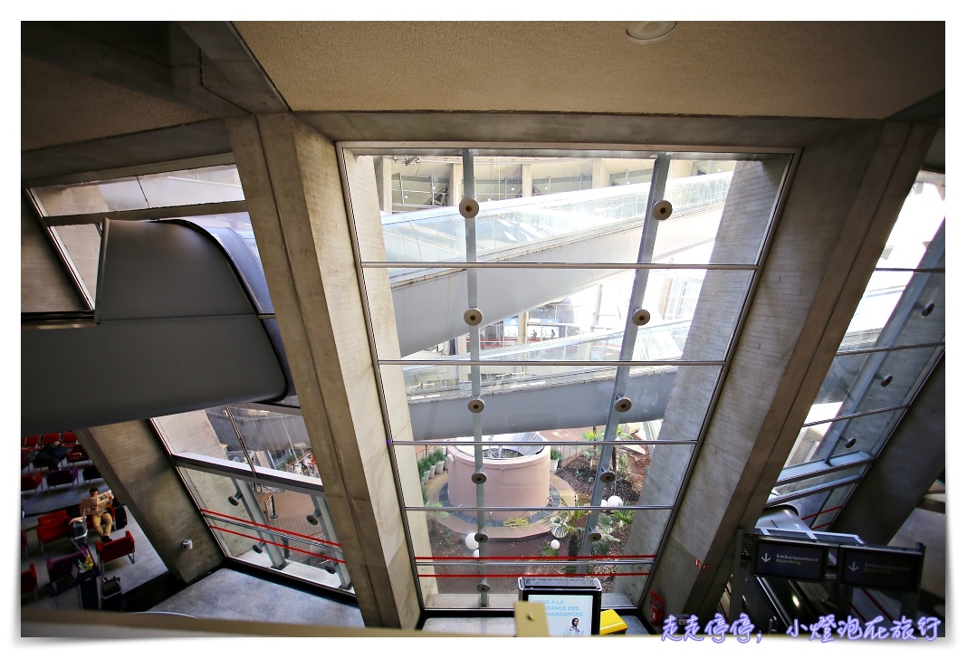 戴高樂機場第二航廈到第一航廈｜歐洲境內國際線轉歐陸線CDGVAL免費接駁車往來～